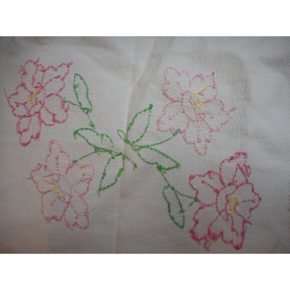 Vintage hand embroidered floral Pink Lace Dresser scarf doily placemat runner #5 - Picture 6 of 7